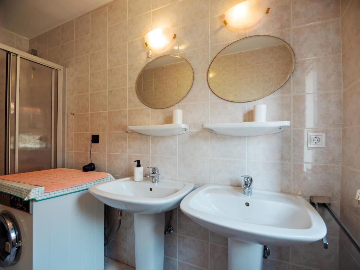 Luise - Four Towers Apartments 라브 외부 사진